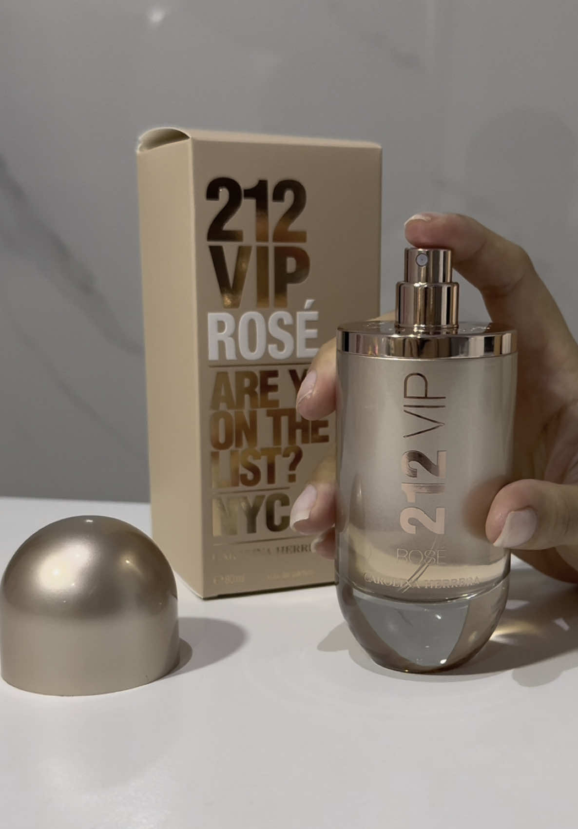 Carolina Herrera 212 VIP Rosé EDP 80ml | Perfumería Frigga Costa Rica  . . . #perfumes #fragancias #perfumeriafrigga #perfumesencostarica #carolinaherreraperfumes #carolinaherrera #carolinaherrera212viprose 