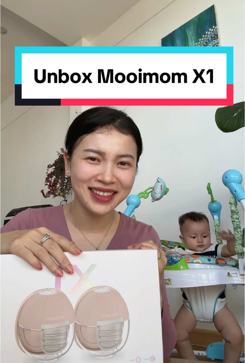 Mấy mom cứ tag tên tui vào máy hút sữa Mooimom X1 làm rui coi ngày coi đêm ghiền quá chịu hong có được nên phải lên clip cho mấy mom đây. Cùng tui Unbox máy nha #chinmesunny  #chamcon #hutsua #nuoiconbangsuame #X1Mobile #MáyHútSữaKhôngDây #SmartFlow #HeatRemedy #HútSữaKhôngĐau #MáyHútSữaCôngNghệCao #DưỡngNuôiMẹHiệnĐại