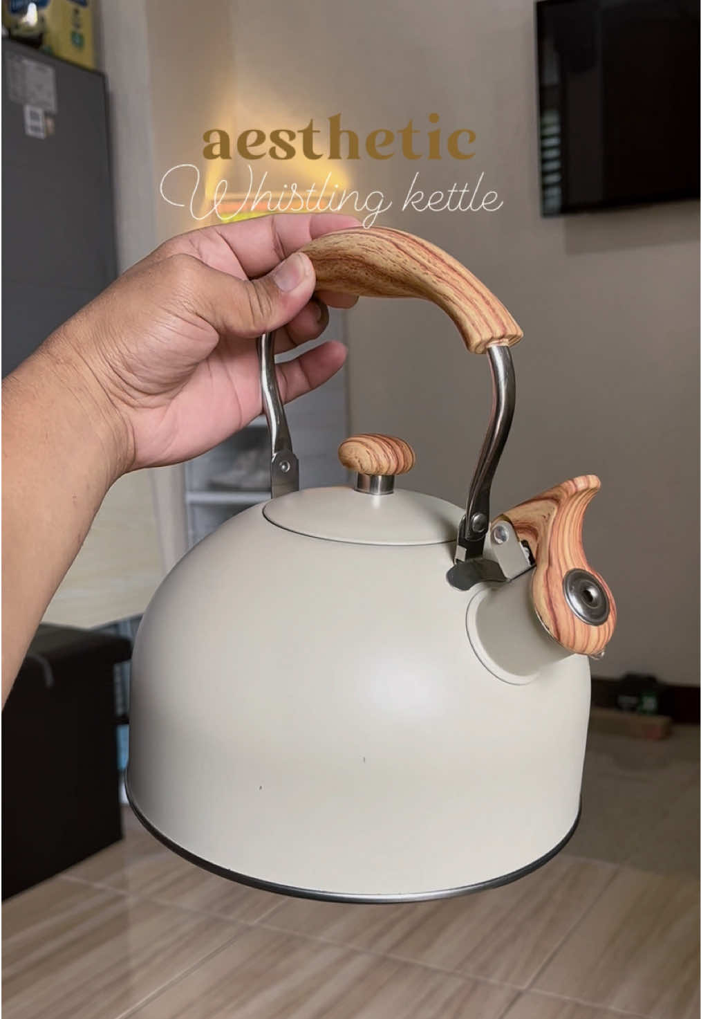 Japanese whistle kettle, stainless steel kettle, large capacity hot water kettle Classic Drinkware Jugs Lid Tea #kettle #white #whitekettle #whistlingkettle #takure 