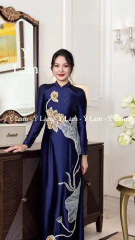 Sang quá ạ #aodai #aodaivietnam #aodaicuoi #xuhuongtiktok #aodaitrungnien #xuhuong #aodaitruyenthong #aodaibasui #aodaime #aodaithietke #aodaiylam 