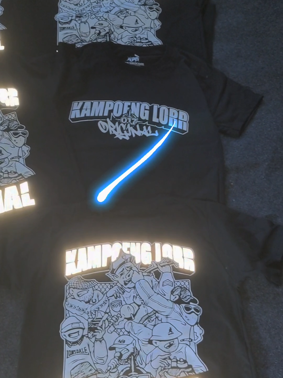 ✨ Kaos Menyala Kampoeng Lor – Repeat Order Lagi! ✨ Kampoeng Lor balik order lagi! Karena sekali coba sablon menyala, langsung jatuh cinta sama hasilnya! Desain makin keren, sablon reflektif makin nyala, kompaknya makin terasa! Terima kasih Kampoeng Lor – langganan solid! #KaosMenyalaKampoengLor #SablonReflektif #RepeatOrderLagi #KaosTongkronganNyala #KaosCustomPekalongan #KaosKomunitasMenyala #GubukSablonKaos #SablonReflektifPekalongan #KaosNyalaKeren #DesainBebasCustom