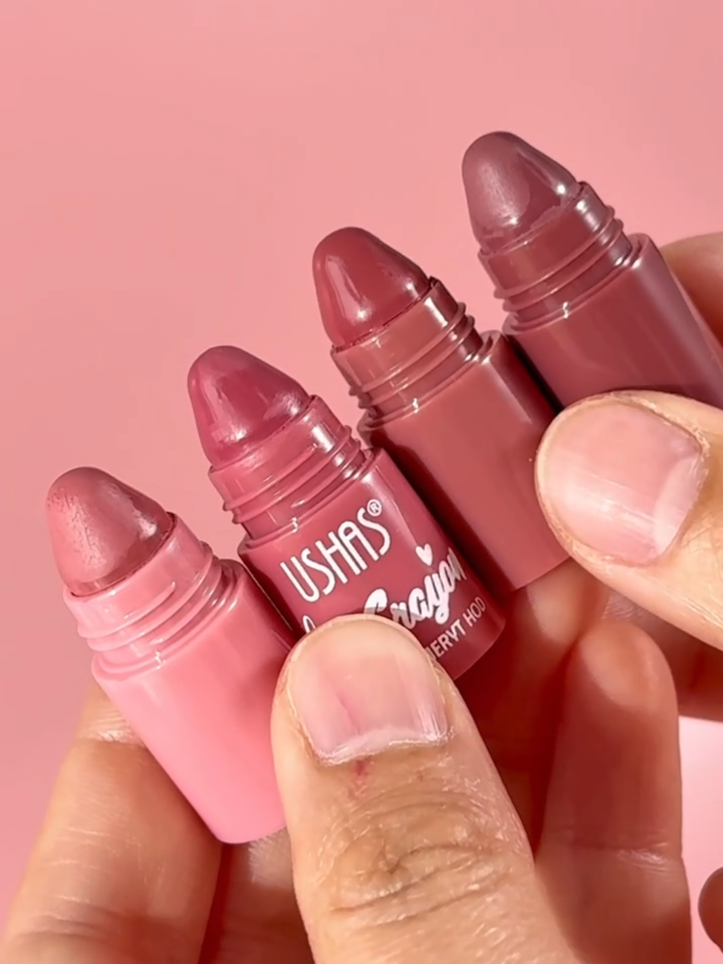 4 IN 1 LIP CRAYON 💄 EASY TO COLOR 🎨 Highly pigmented, ultra-soft paste glides instantly and keep long lasting MULTI IN ONE 💯 A variety of colors, easy to carry, suitable for all kinds of makeup, there's always one for you EASY TO USE ✅ Crayon-style tip for precise lip lining and filling, making your lips fuller #lipstick #lipsticks #lippencil #makeuplover #redlips #ushas #ushascosmetics #ushasmakeup