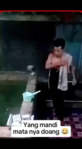 CARA MANDI KETIKA AER DINGIN #🤣 #😂 #😅 #vidiolucu #vidiolucubikingakak #lucu #lucu_ngakak #lucubanget #lucuabis #ngakak #ngakakkocak #ngakakabis #ngakakparah #fyp #viral #mandilucu #sad #funy #komedi #komedikocak 
