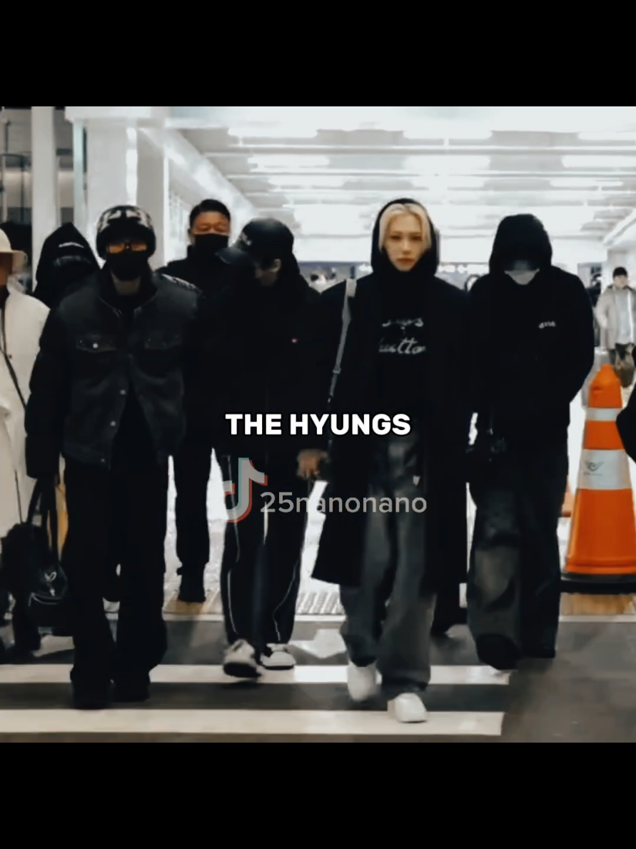 🫦🫦 @Stray Kids #straykids #skz #maknae #hyung #youngest #oldest #different #omg #biteme #justforfun #fyp #fypage #fypシ #fypageシ 