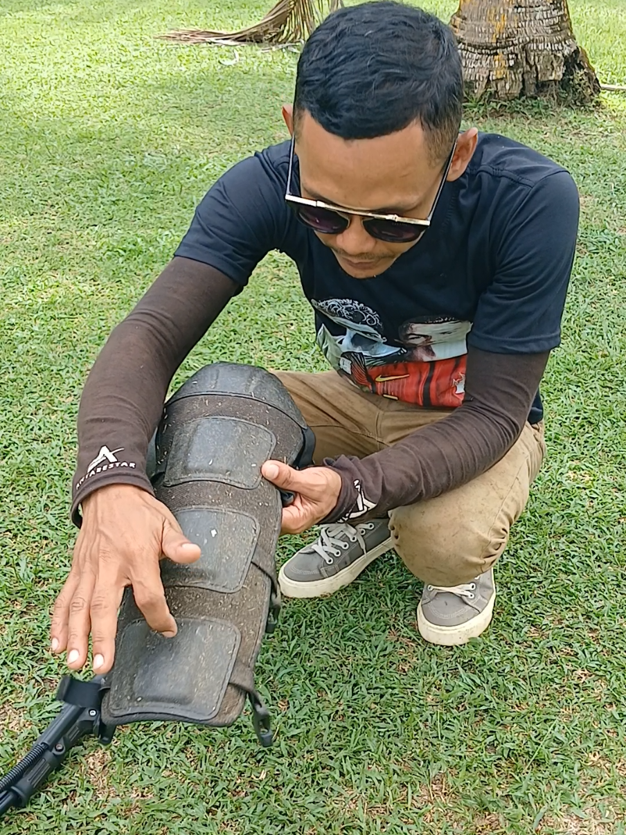 pelindung kaki yang sering saya gunakan saat potong rumput#mesinpotongrumputterbaik 