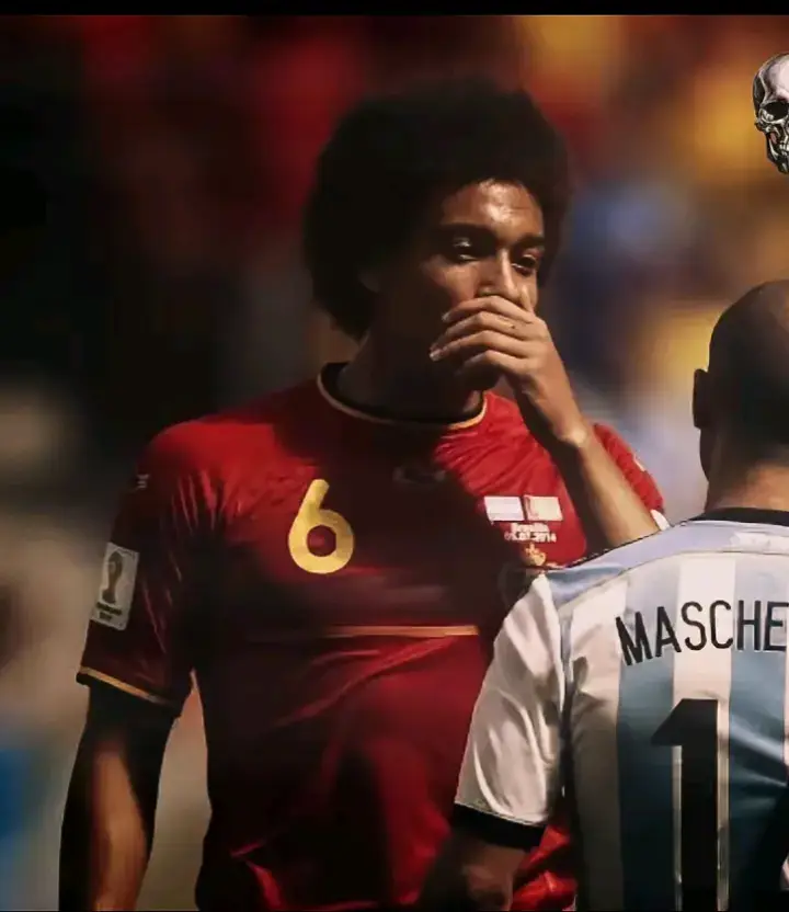 Essa foto foi tirada durante a Copa do Mundo de 2014, no jogo das quartas de final entre Argentina e Bélgica, realizado no dia 5 de julho de 2014, no Estádio Mané Garrincha, em Brasília. A Argentina venceu a partida por 1 a 0 com gol de Gonzalo Higuaín, avançando para a semifinal. Na imagem, vemos os jogadores Axel Witsel (camisa 6) e Marouane Fellaini (camisa 8), ambos da Bélgica, encarando o argentino Javier Mascherano (camisa 14). A curiosidade desta imagem é que 6+ 8 = 14, o número de Mascherano, criando uma coincidência curiosa e muito lembrada pelos fäs de futebol. #football  #worldcup #argentina #belgium #mascherano  #witsel #fellaini  #history #curiosity #edit #4k #fyp #fyy  #foryour 