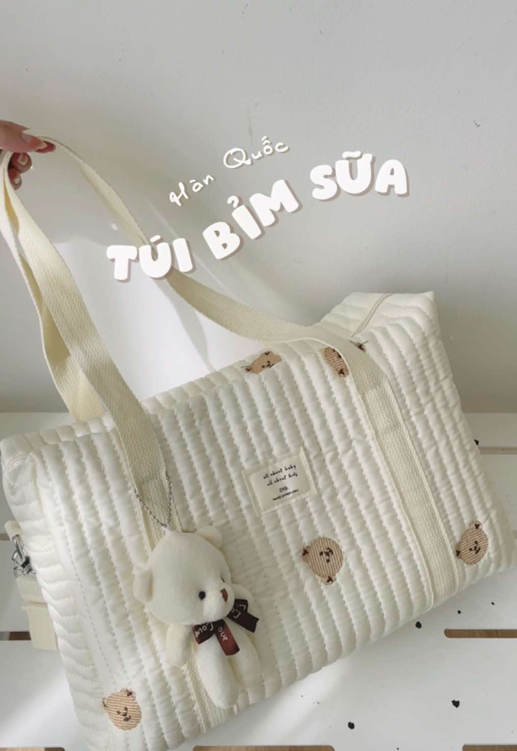 Túi xinh lắm các mom ơi 😍 Chất túi mịn mê, đứng phom lại rộng rãi, đựng ê hề đồ của mẹ bỉm chúng mềnh luôn 😍 #mevabe #meshinthuine #tuibimsua #tuibimsuahanquoc #tuichomebim #tuibimsua 