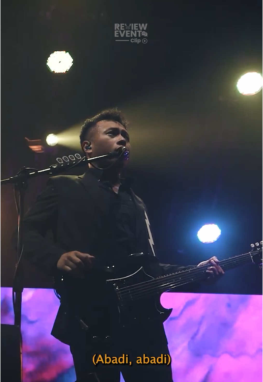 Ini salah satu lagu yang anerginya sampai ke penonton “Ini Abadi - Perunggu” mimin selalu merinding di bagian part satu Ruangan bergemba 🥹 Apa lagu perunggu favorit kalian?  Btw yang masih cari tiket The sounds project bisa Hubungi kita dapat harga special #thesoundsproject #perunggu🥉 #perunggu 