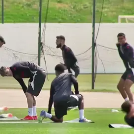 Họ bảo chúng tôi giấu bài, cụ thể là bài duối #xh #90phuttv #90phuttvmeme  #vebotv #manutdtiktok #manutd #meme #funnymoments #brunofernandes #mazraoui #football #bongda