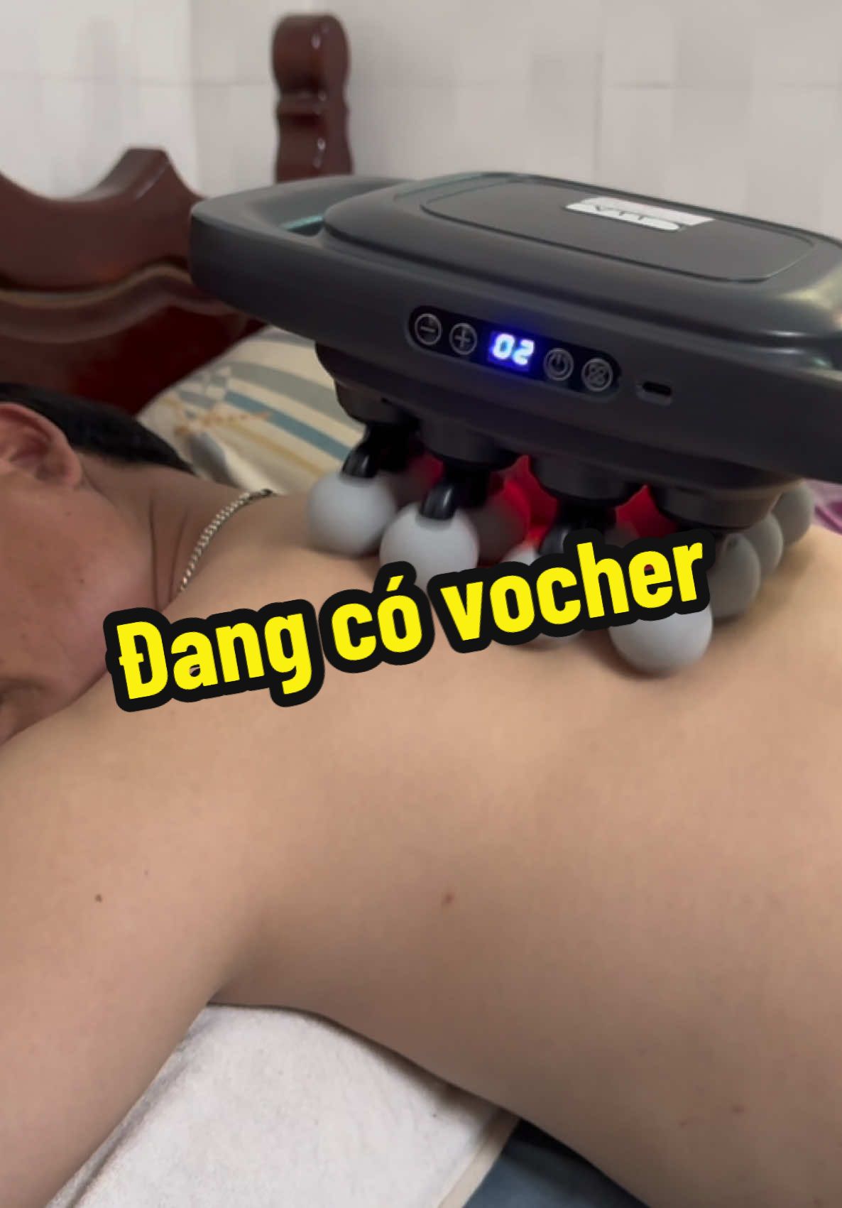 Bác nào bị đau nhiều đau sâu ở những vùng cổ, vai, gáy, lưng hoặc nhức mỏi toàn thân tranh thủ sắm em máy matxa 16 đầu của VTT. Matxa mạnh mẽ! Đang có vocher giảm giá tranh thủ thôi ạ!#maymatxa16dau #quatangme #thomuytin #xuhuongtiktok #viralvideo #trend 