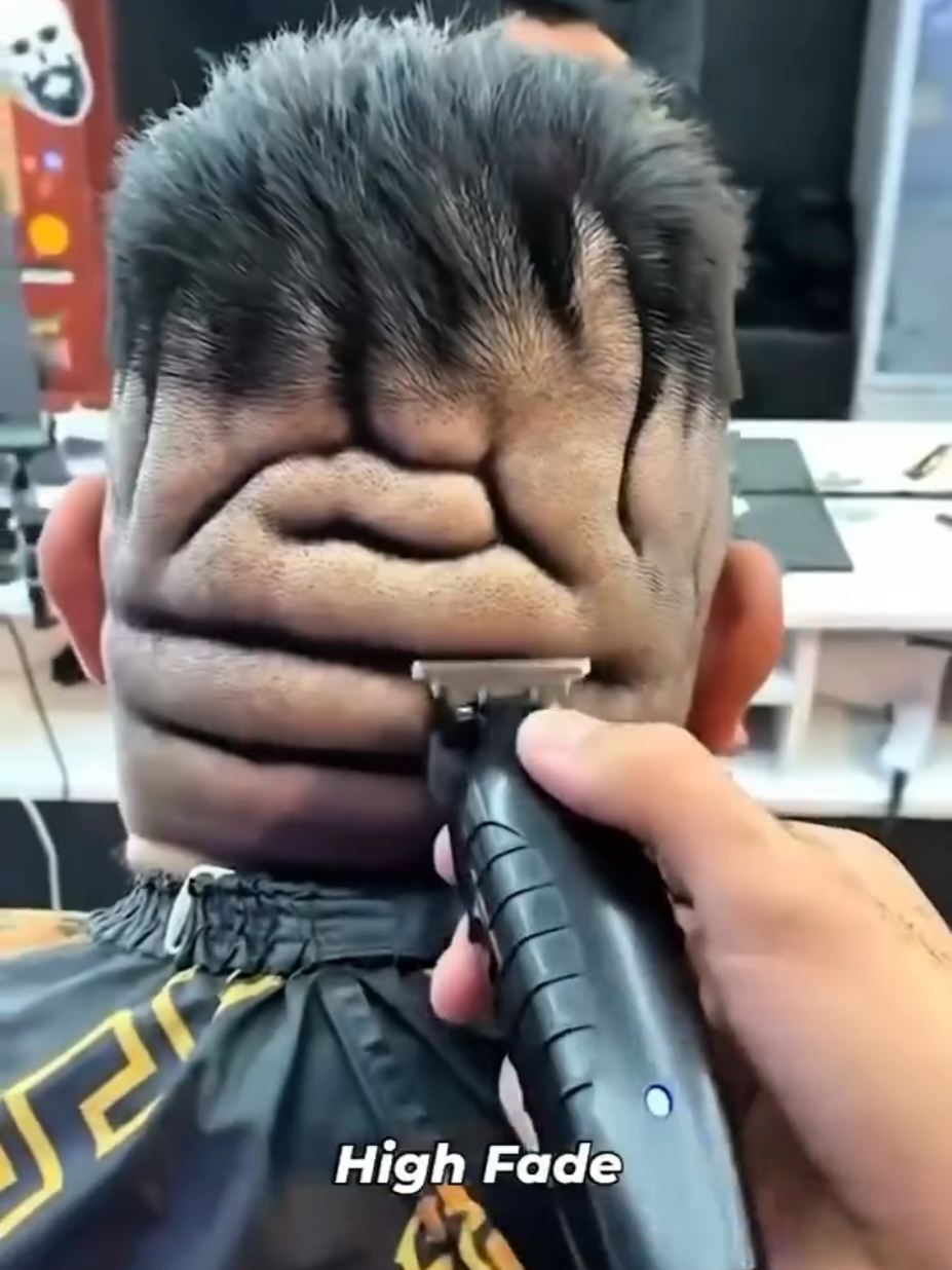gimana ni perasaan tukang cukur😂 #funytiktok  #modelrambutcowok  #fade 