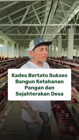 Dengan penampilan penuh tato yang mencuri perhatian, Welas Yuni Nugroho, atau yang akrab disapa Kades Hoho, membuktikan bahwa kepemimpinan sejati tak diukur dari rupa, melainkan dari aksi nyata. Di bawah arahannya, Desa Purwasaba, Kecamatan Mandiraja, Banjarnegara, menjelma menjadi contoh ketahanan pangan yang tangguh. Ia memelopori pengelolaan peternakan ayam dengan produksi 2.500 telur setiap hari, menyumbang pemasukan Rp 800 ribu ke kas desa, serta mengembangkan peternakan sapi, sawah bengkok, hingga budidaya ikan. Tak hanya itu, Kades Hoho turun langsung mendampingi petani saat panen padi, menghasilkan 70 ton yang laku dijual ke Bulog dengan harga tinggi, meningkatkan kesejahteraan petani. Kepeduliannya pun luar biasa, ditunjukkan lewat sumbangan mobil pribadinya demi kemudahan mobilitas warga. Sosok ini menjadi bukti bahwa dedikasi dan inovasi mampu membawa perubahan besar, melampaui batasan penampilan fisik. #kadesinspiratif #ketahananpangan #desamandiri #petanisejahtera #banjarnegara