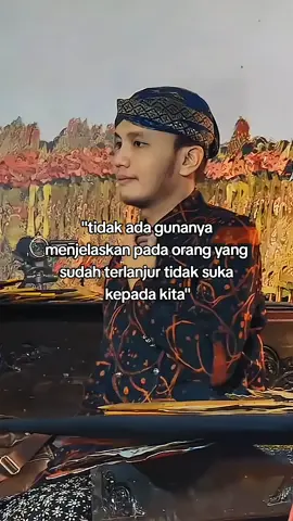 diam itu menjadi sebuah perlawanan dalam diri @denakbar_ #katakata #katakatabijak #storyjawa #story #storywa #jawapride #dalangakbar #wayangkulit #fypage #fyp 