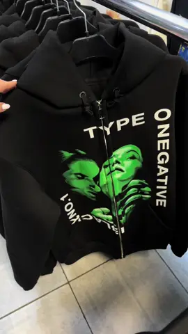 Навіть літніми вечорами буде прохолодно і потрібно щось тепле 🤗  _ Тому наші клієнти обирають найкращий варіант - наші товстовки 🤟 _ Увесь асортимент в нашому Телеграм каналі , посилання в шапці профілю.  #рокшоподеса, #рокмагазинодеса, #топ, #монетизаціятікток, #рок, #підписки, #р, #🤘🤘🤘, #🤟🤟🤟, #рокмагазинонлайн , #одеса, #рокшоп, #хочуврек, #топтікток, #teamwork, #рокодягукраїна, #рекомендації, #популярнерок, #рек, #рокодяг 