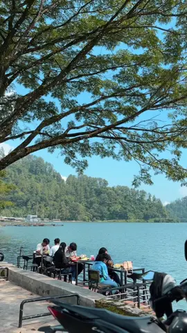 Suasana cerah, semoga sore juga cerah #ponorogo24jam #beranda #fyp #foryourpage #makansiang 