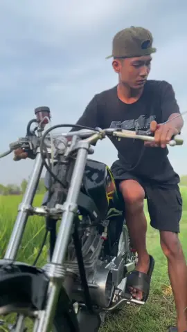 dolanan motor Saiki do kakean cangkem,Iki ijolono PCX ae cah🤣#fyp #rxkingspekblayer #2strokelover 