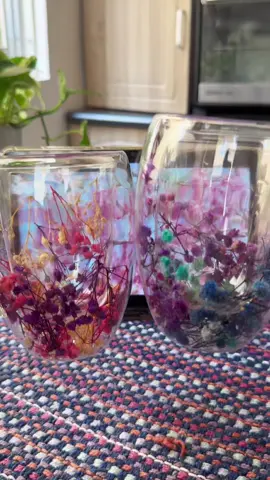 Sobra akong na-in love sa aesthetic glass cup na ‘to! Double-layer, heat-resistant, may real dried flowers pa sa loob. Perfect for kape or tea — cafe vibes at home! Add to cart na sa yellow basket! #tiktokfinds #tiktokfindph #aestheticglass #coffeetime #kitchengoals #affiliateph 