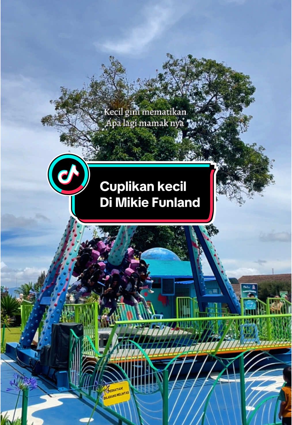Ini cuma sebagian kecil wahana disana,aslinya banyak kali wahananya sampe bingung mau naik yang mana 😄#mikiefunland #mikieholidayfunland #berastagi #sumaterautara 