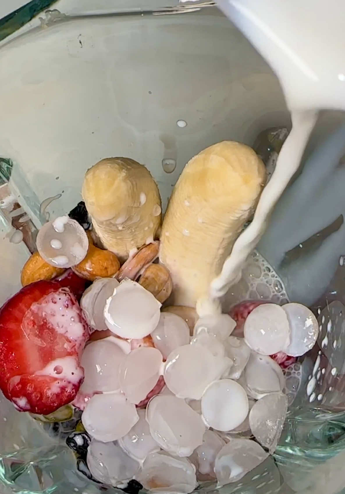 Healthy smoothie with strawberries #smoothie #fyp #viral #Recipe #Recipe #foryou #foryoupage