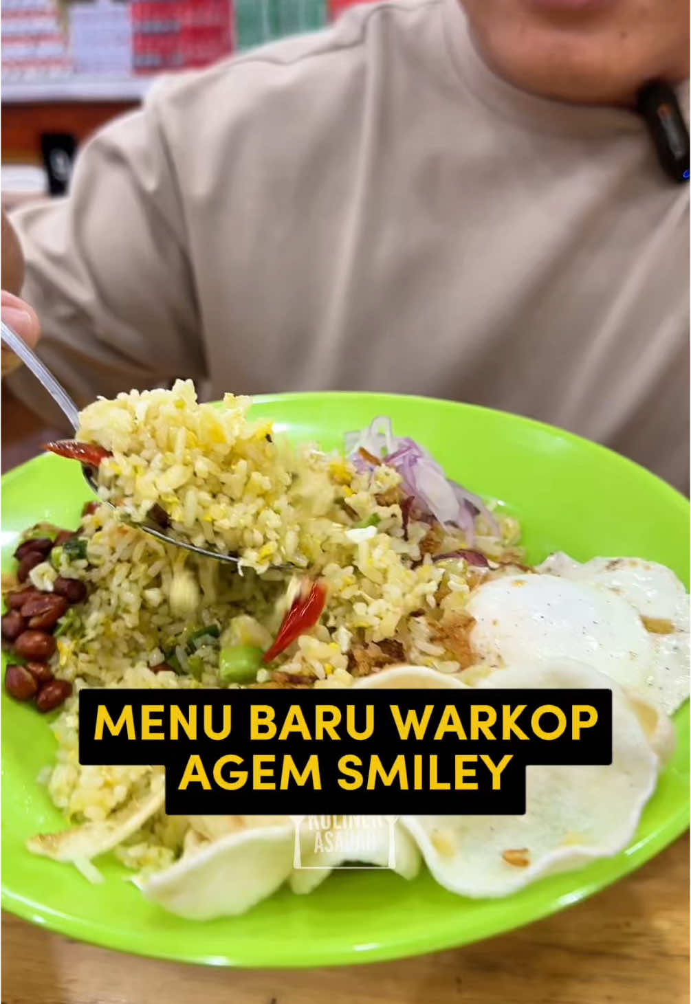 🍛 NASI GORENG 15 RIBU SEKOMPLIT INI! Menu baru hadir di @warkopagemsmiley Kisaran: ✅ Nasi Goreng Kampung cuma 15rb ✅ Mie Ayam hangat dan gurih ✅ Indomie Bangladesh menu ikonik Warkop Agem! Untuk minuman, ada banyak pilihan juga: 🧋 Teh Tarik, Matcha Green Tea, Bandrek, Sanger, Thai Tea 📍 Lokasi: Komplek Graha Asahan Indah, Jl. Ahmad Yani, Kisaran Jam buka 24 JAM, suasana santai, cocok buat nongkrong atau ngopi sore. HOST @Rahma Diana @syafri.lubis_  #NasiGorengKisaran #MieAyamKisaran #WarkopKisaran #KulinerAsahan #asahanpunyacerita #ceritakuliner #ceritakulinerasahan 