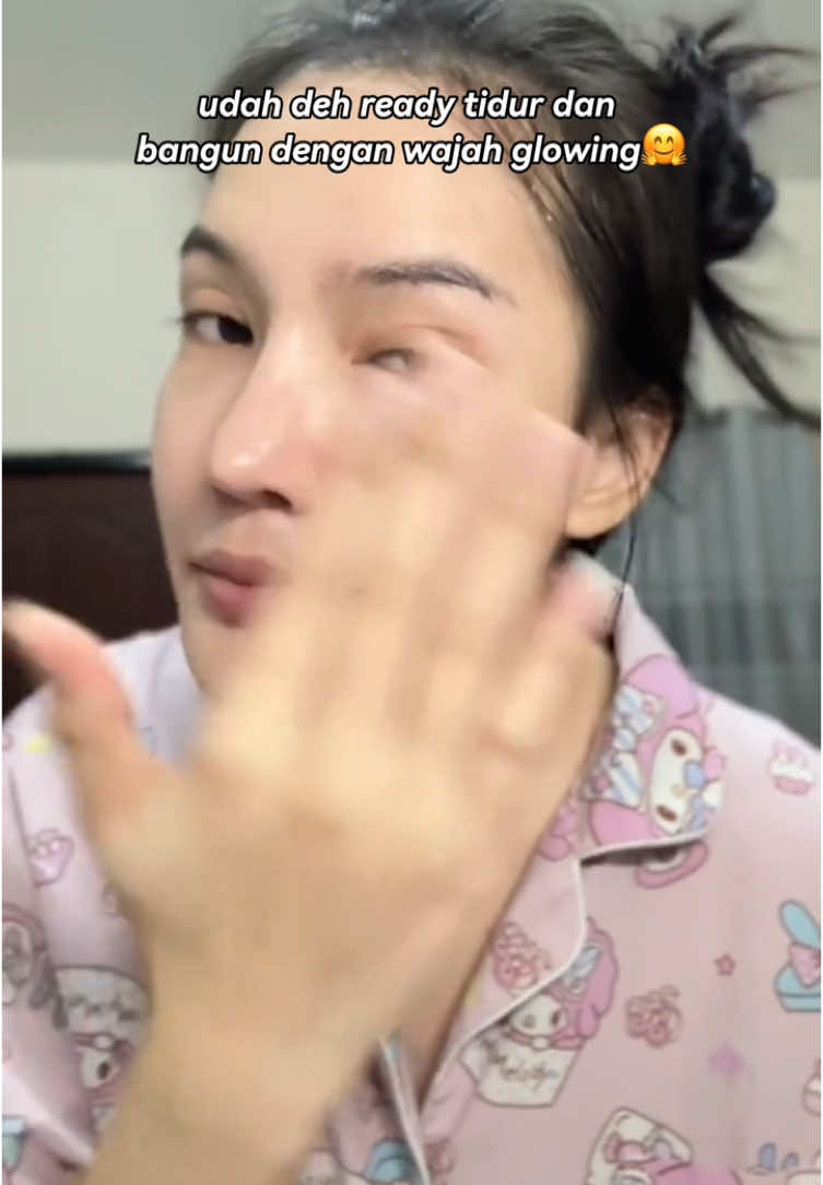 bangunbangun wajah jadi glowing polll #kjoel #skincare #kjoelskincare #skincareroutine #skincaretips #daycream #skincarekorea  #skincareviral #skincareterjangkau #kjoeldaycream #serumvitaminc #kjoelfacialwash #vitaminc #skincaremurah #koreaskincare #kjoelcreampencerah #diskontiktokshop #daycream #nightcream 