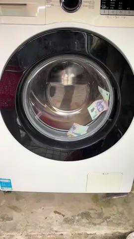 Cái kết để quên tiền trong máy giặt là giờ phải ngồi canh nó giặt xong 😂😂😂🤣🤣🤣🤣🤣
