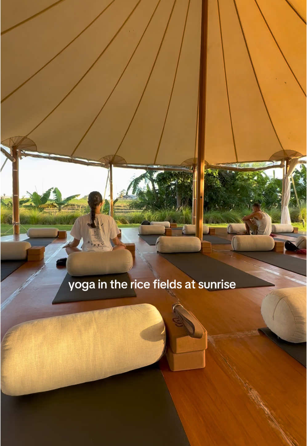 the yoga settings in bali are like no other ✨ #creatorsearchinsights #traveldiaries #solotravelwoman #bali #travel #travelling #canggu #traveling #yoga  #sunriseyoga #yogainbali #traveltiktok #indonesia #islandlife #thingstodoinbali 