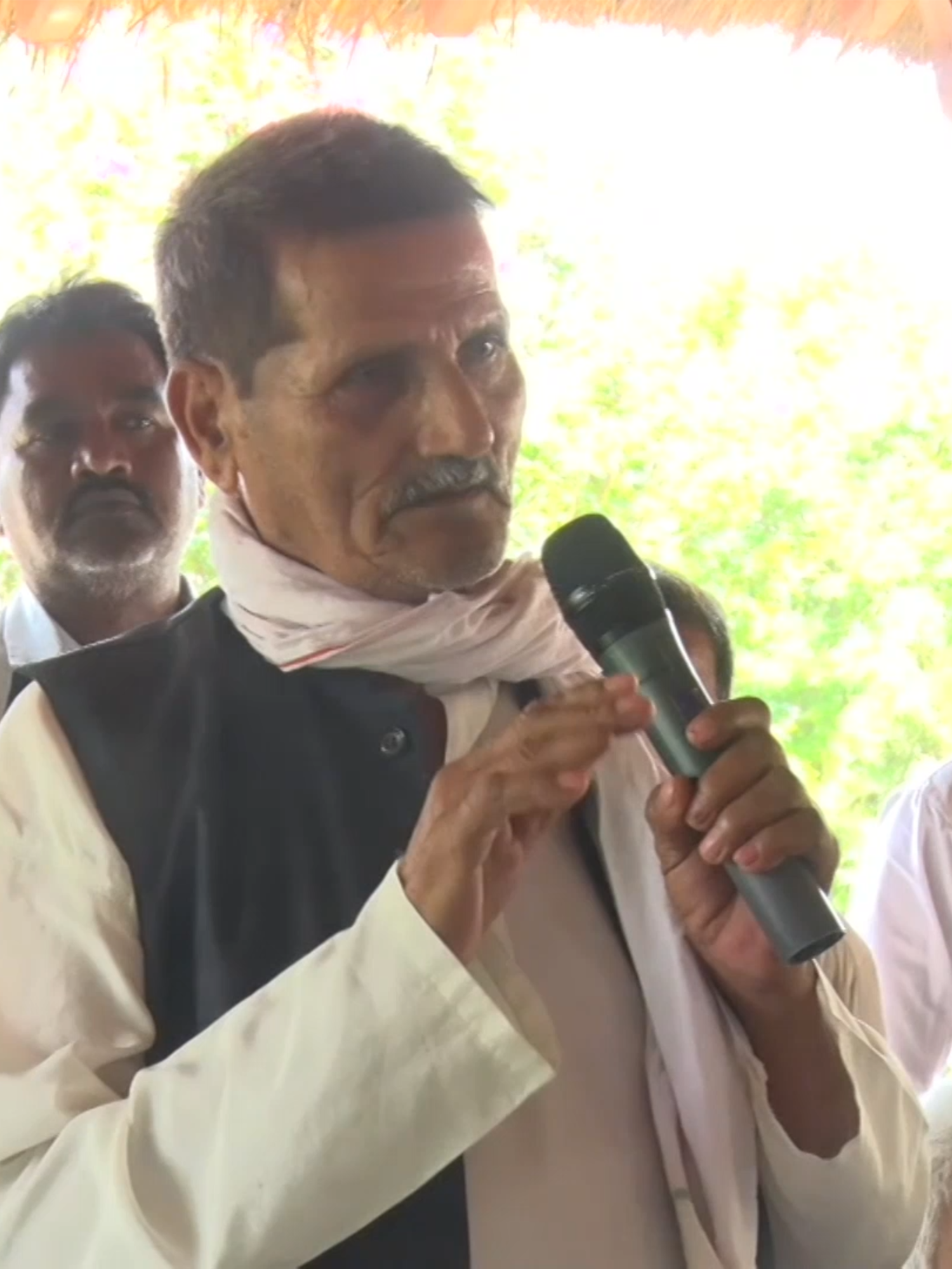 कृष्ण नगरपालिकामा मेयरलाई जनताले गरे स्यालुट