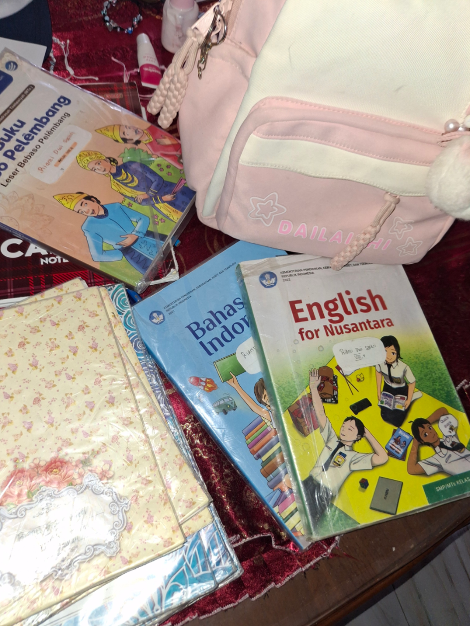 liat dari kejauhan ajaa udh seneng🙇🏻‍♀️ #photolive #story #sekolah #crush #smp #katakata #fyp #foryoupage #xyzbca 