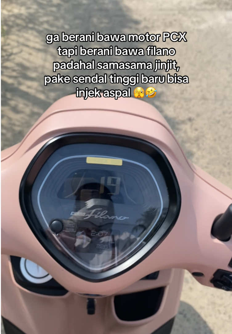 yuuk mana suaranya buibu yg pake filano tp tinggi pas-pasan 😆😅 #filano #filanopink #yamahafilano #iburumahtangga 