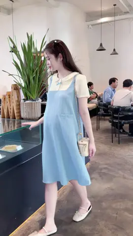 Mẹ bầu đi làm mặc gì