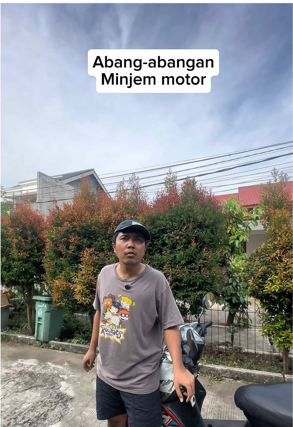 Minjem motor doang jangan pelit cil..