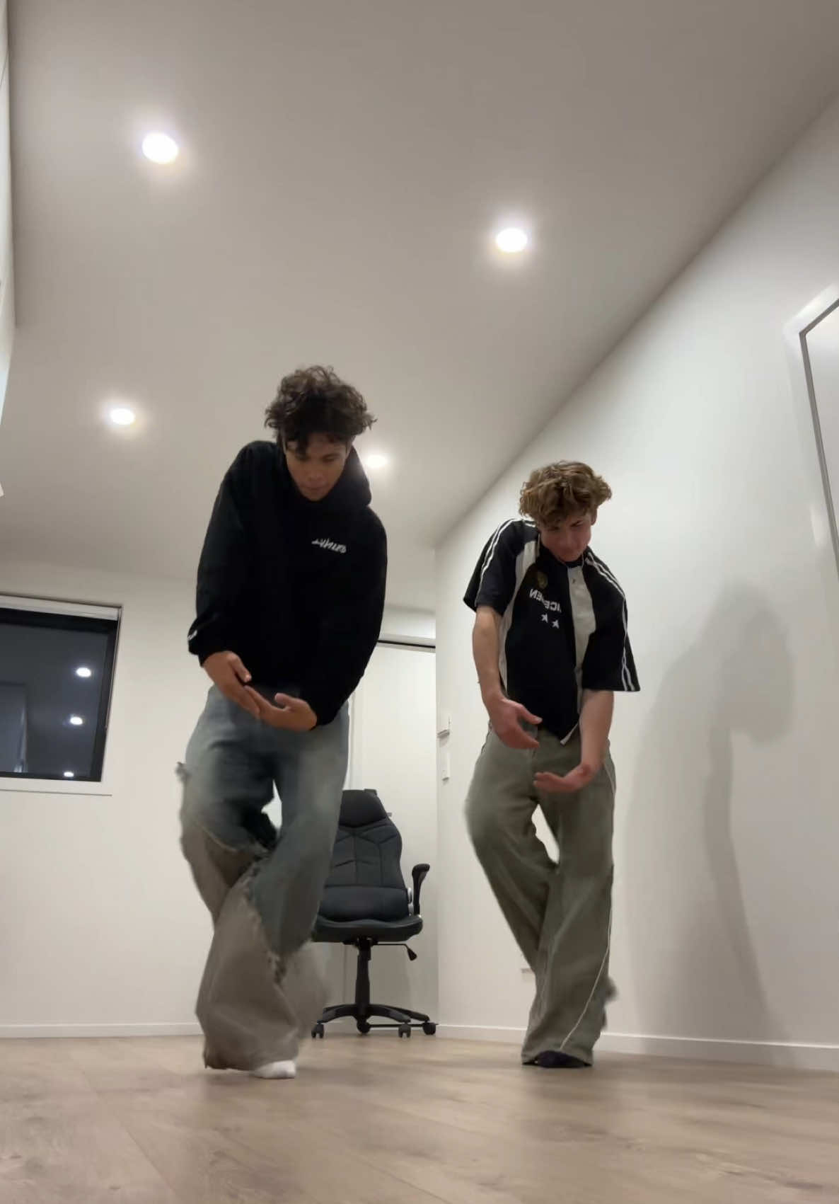 ROCK THIS SHI🔥 (Dc:🙋🏽‍♂️) w/ @taylin #fyp #trend #nztiktok  Hoodie from: @OIINK 