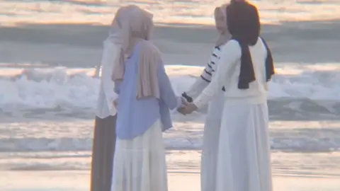 tren ke 2 versi ber 4😁#fyp#trentiktok#fyplomboktiktok #liriklagu#selongbelanakbeach 