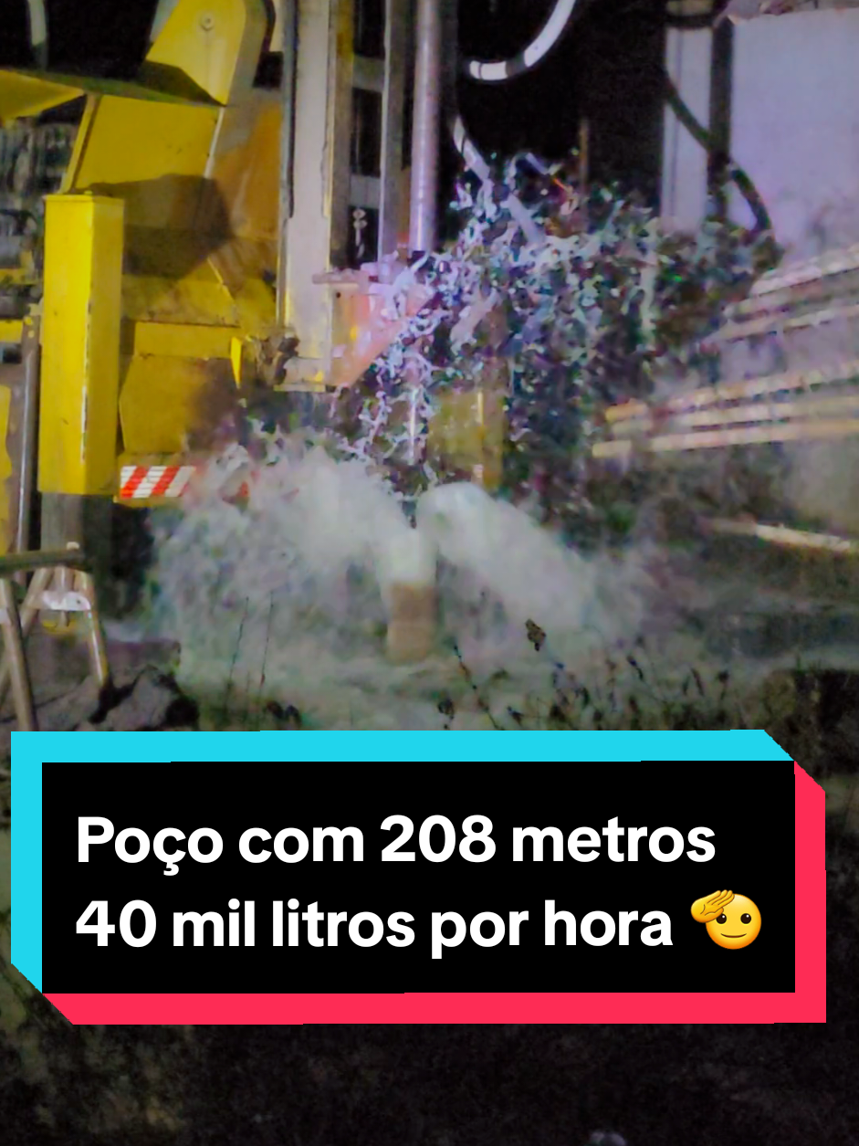 Poço Artesiano Tava com 80 metros e descemos pra 208 pegou fenda com 193 metros vazão com mais de 40 mil litros por hora  . #aguadepoço #poços #perfuração #sertão #poçoartesiano #borewell #agua #borewell #bahia #nordeste #fy 