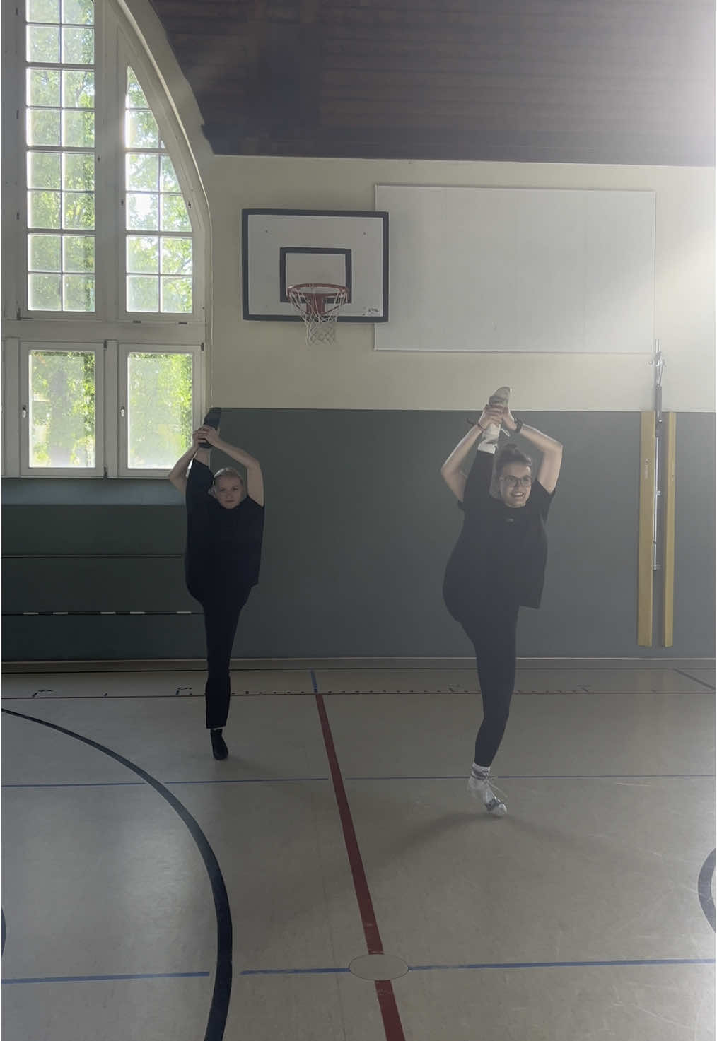 Einblicke in unser Mariechentraining 🫶🏻 #karneval #fasching #fünftejahreszeit #mcvmissnia #karnevalistischertanzsport #tanzsport #gardetanzsport #gardetanz #tanzen #dance #tanzmariechen #solisten #karnevalsverein #bdk #training 