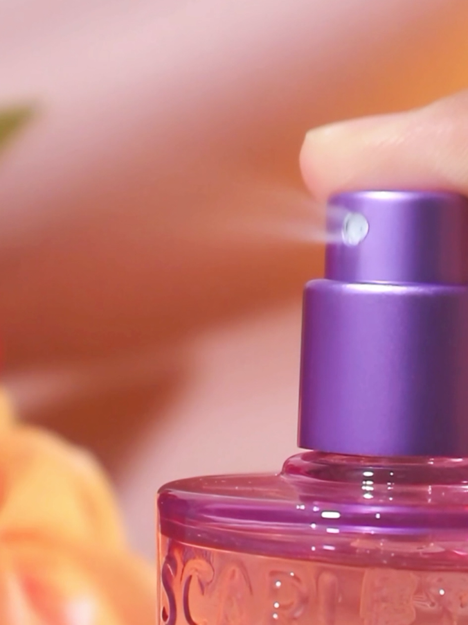 spray! spray! scarlett parfum  #scarlett #parfum #spray #sniff #scent #videography #ugc #ugccreator #beautycreator #foryou #asmr 