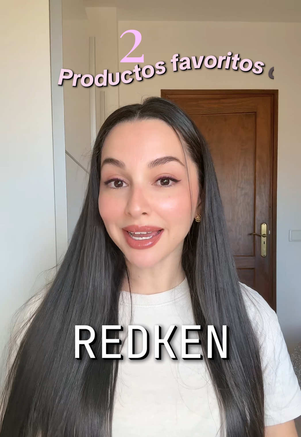 👀Mis 2 productos favoritos de Redken💐 Las que me seguís hace tiempo ya lo sabíais, además estos dos productos están en mi lista en las asesorías ☺️ ¿De qué otra marca queréis que hable? @Redken @Redken Pro #redken #cabellosanoybrillante #cabellosaludable #hairstyle #hairtok #hairtips 