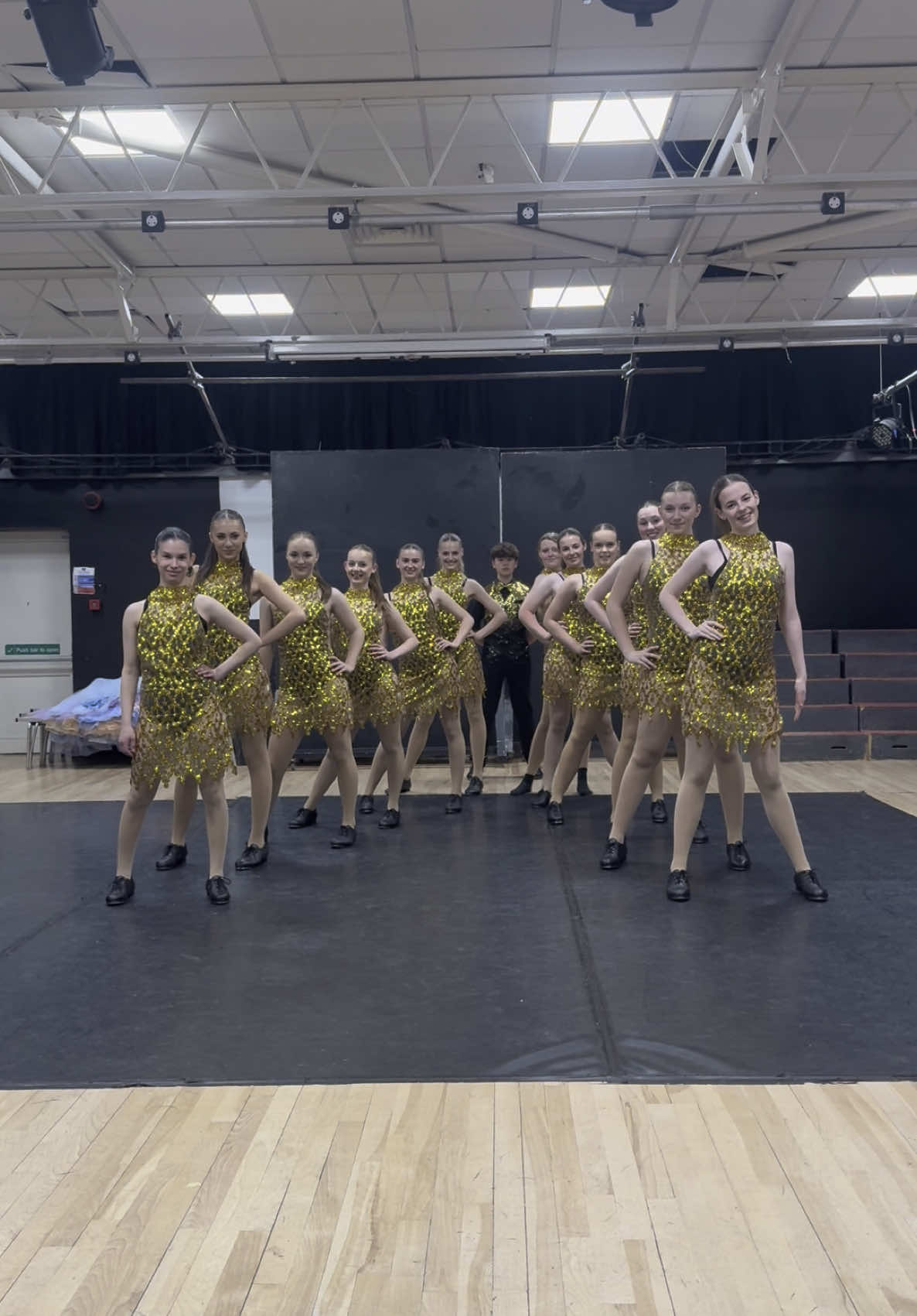 The speed we wish our quick changes were…🤣 #nchschoolofdance #hertfordshiredanceschools #hertfordshiredanceclasses #costume #tapdance 