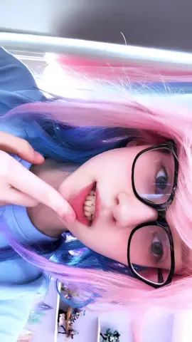 i keep bitijg my moof