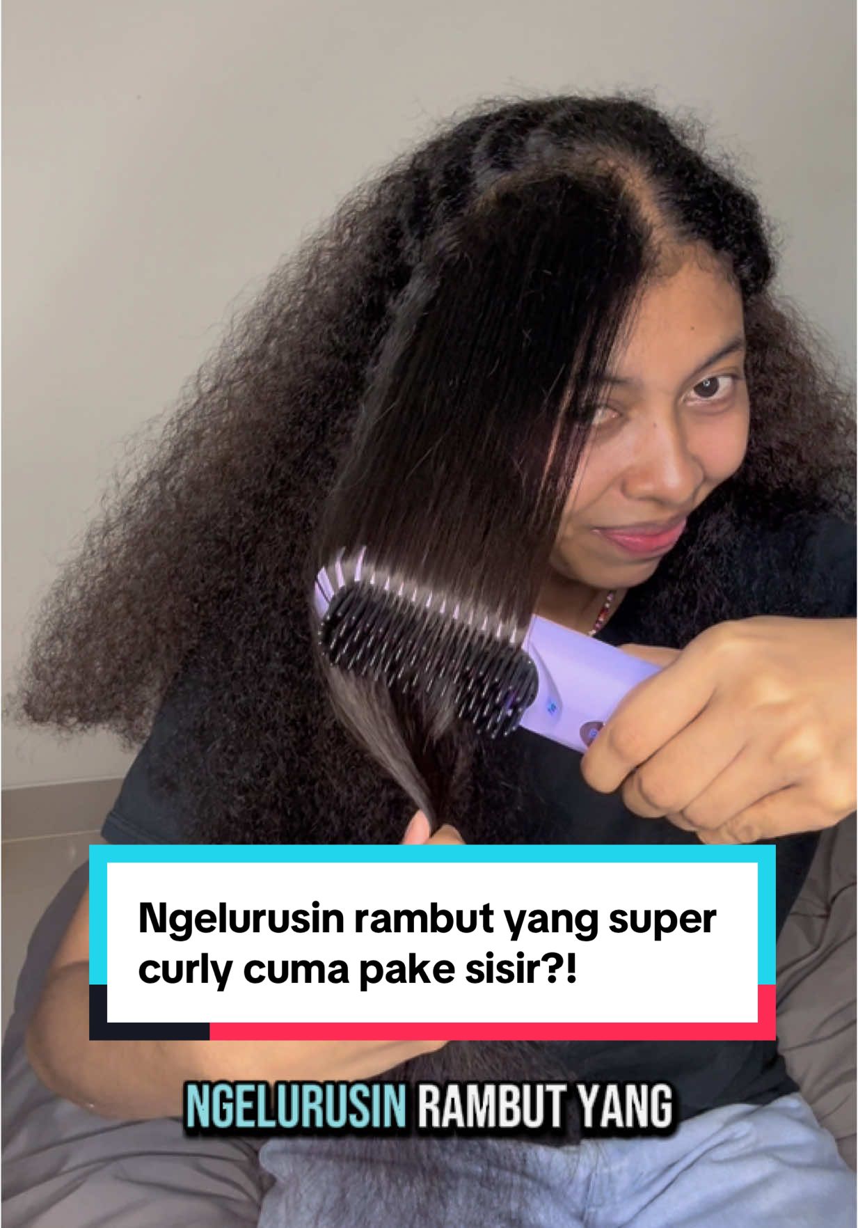 Ngelurusin rambut yang super curly cuma pake sisir?! #sisircatokan #sisircatok #sisirpelurusrambut #sisirelektrik #catokanrambut #catokan #catokanviral #racuntiktok 