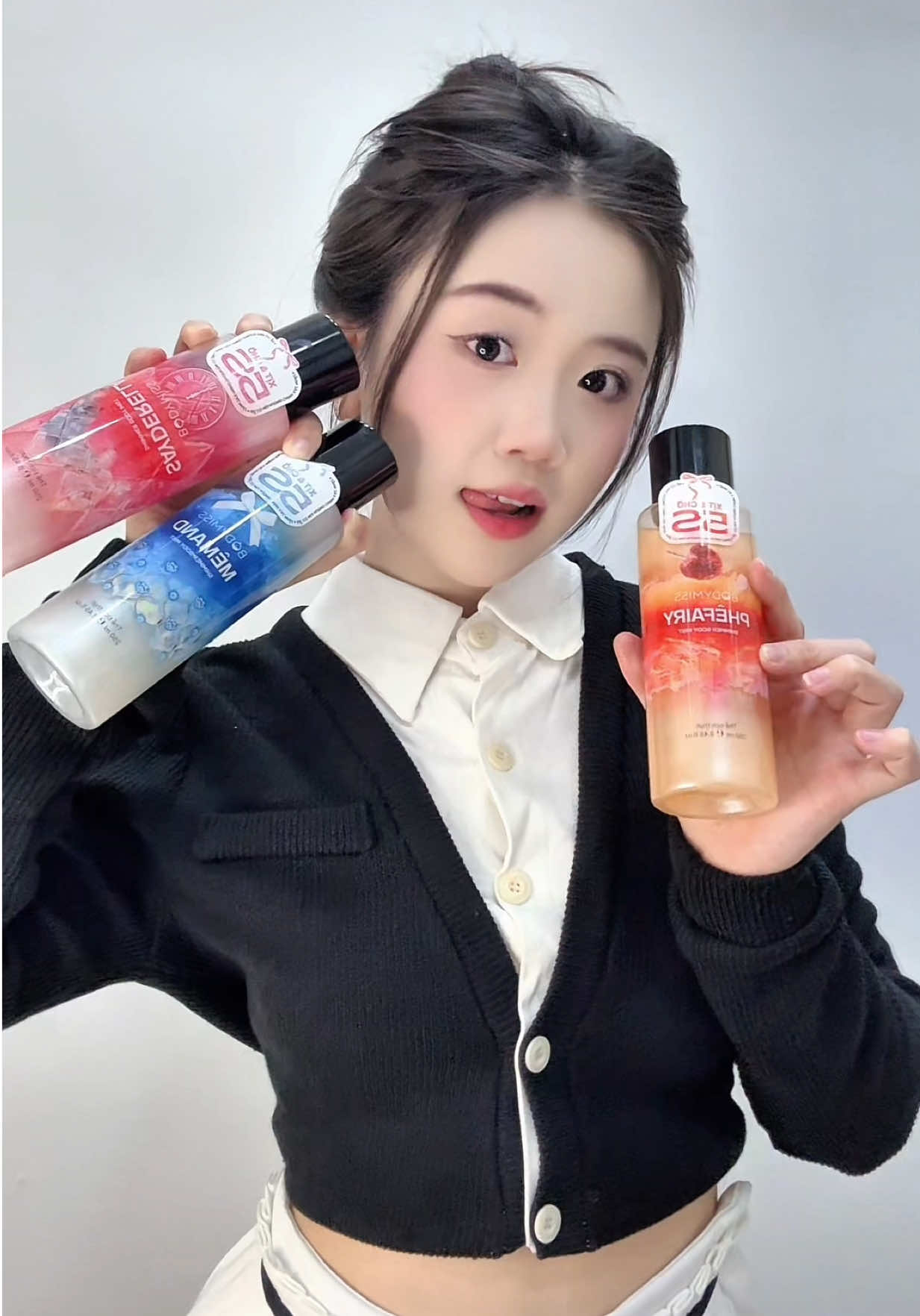 thơm điênggg còn lấp lánh bling như nàyyy chịu gì nổii hã mấy bà ơiii #bodymist #bodymistthomlau #nuochoa #nuochoanu 