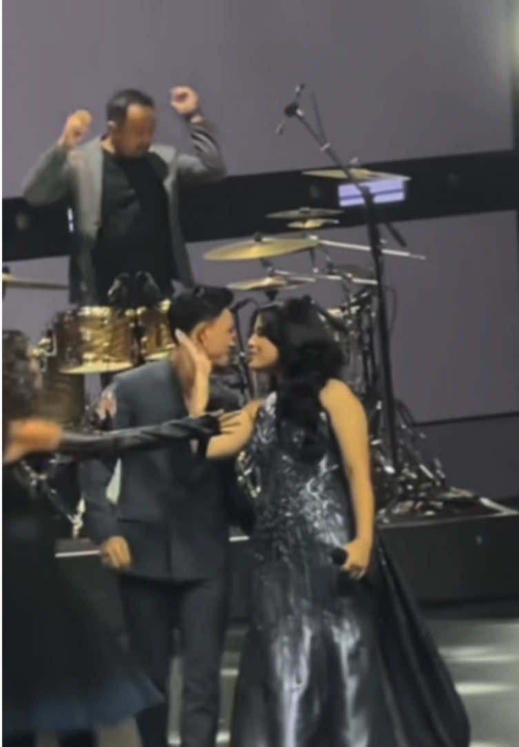 Jangan lupa dengerin lagu mereka ya gaes #pendampingmu #tahtahatiku  #shabrinaleanor #fajarnoor #leanoor #indonesianidol 