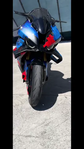 #Préparation #bmws1000rr #bmwm1000rr #ssmmotorrad #peinture #gtgrafic 