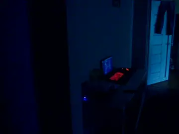 Song: The Other Side of Paradise - Glass Animals แนวเพลง: Indie / Psychedelic Pop .  .  .  เพลงนี้สื่อ The Other Side of Paradise พาเราเข้าไปสำรวจอีกด้านของ “สวรรค์” ที่ไม่สวยงามอย่างที่ใครคิด เพลงเล่าเรื่องราวของคนที่เคยมีฝัน มีรัก มีชีวิตที่สดใส แต่สุดท้ายกลับจมลงในความโดดเดี่ยว ความทรงจำ และความชาชินที่กัดกินจากข้างใน เพลงสื่อถึงการพยายามยื้อบางสิ่งที่พังไปแล้ว ความสัมพันธ์ที่ยังฝังอยู่ในใจแม้จะหมดทางกลับ และอาการ “หลุดออกจากตัวตน” เมื่อทุกอย่างในชีวิตเริ่มบิดเบี้ยวไปทีละนิด ฟังแล้วเหมือนตกอยู่ในโลกที่ว่างเปล่า แต่ก็ยังไม่ยอมวางมือ #แปลเพลง #songs #lyrics #lyric #GlassAnimals