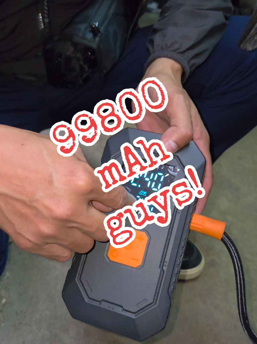 Betul2 saat diperlukan dia ada! Tak sia2 abang simpan dlm box moto guys! Yang panting bateri kapasiti tinggi! #jumper #charger #sos #pump #carpump #bikepump #batteryjumper #safetylight #powerbank #jumpstarter 