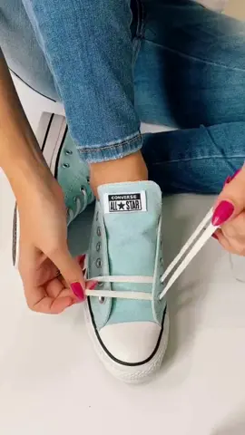 Straight Bar Lacing for Converse Low Tops #howtolacesneakers #shoelacestyle #shoelaceideas #howtolace #converse #allstars #lowtops