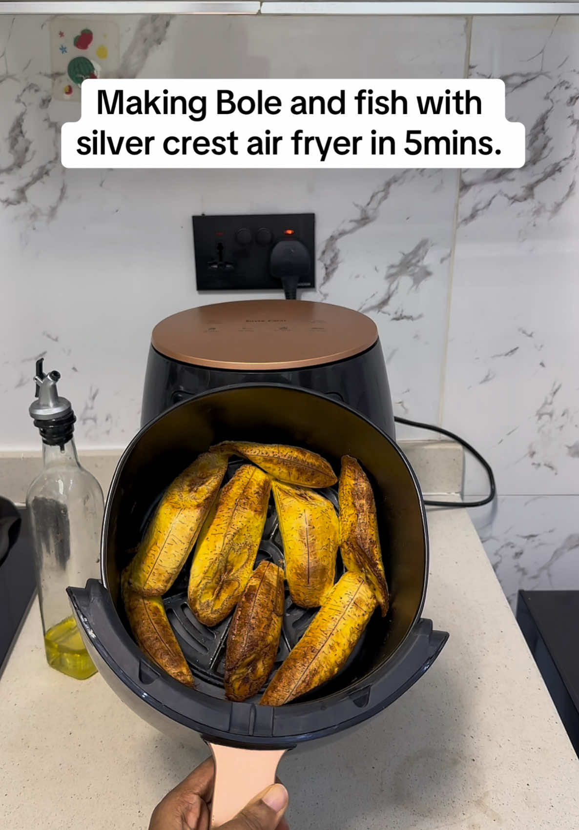 Today’s cooking experience!   So i was craving bole (plaintain) and i couldn’t get it near me, then i remembered i still have my airfryer🤣 This tasted really good and yummy, you should try it. #lagosliving #fyp #cookingtiktok #cookwithme #viral #foods 