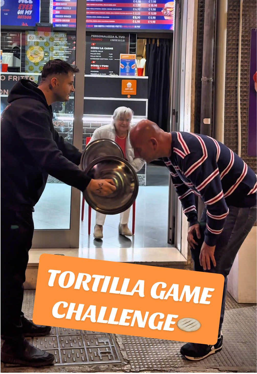 TORTILLA GAME FUNNY🫓. @FATDOG_2.0 #tortilla #game #challenge #divertente #gioco #giochiamoinsieme #speedup #street #run #reaction #risate 