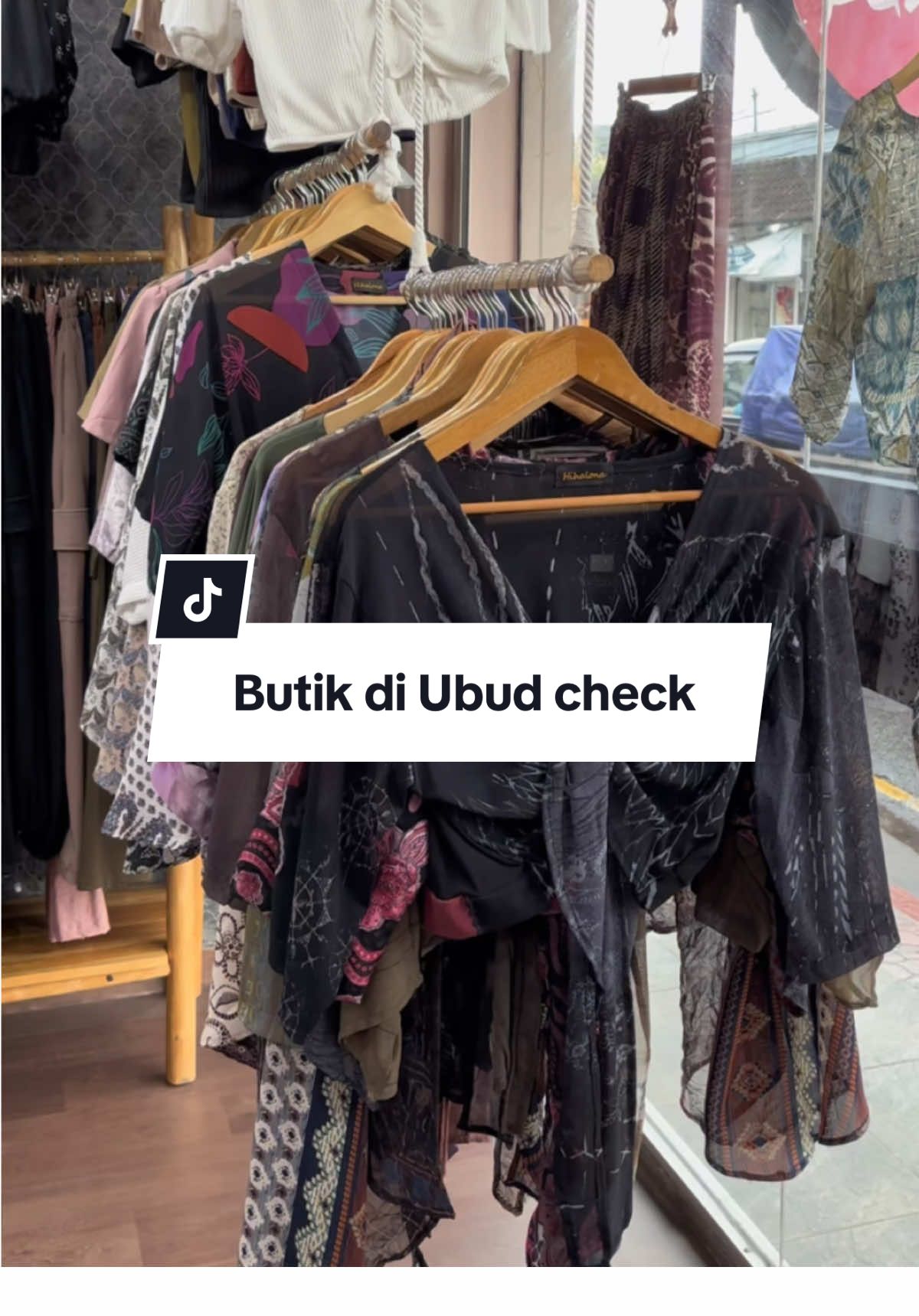 Liburan di #bali tapi outfit kalian sudah habis? Tenang.... ada HIHALONA nihhhh🥵❤️ selalu ada aja design terbaruuuuu  #outfit #ubud #bali 